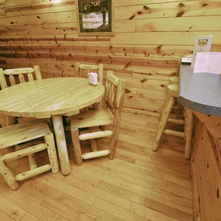 The Cabins At Pine Haven - Beckley Beaver Экстерьер фото
