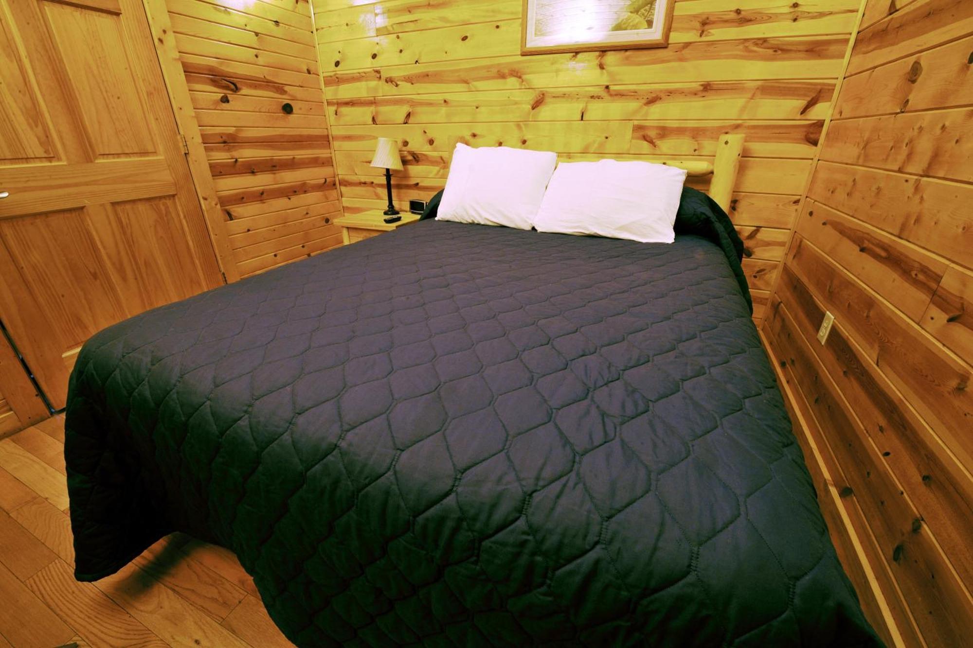The Cabins At Pine Haven - Beckley Beaver Экстерьер фото