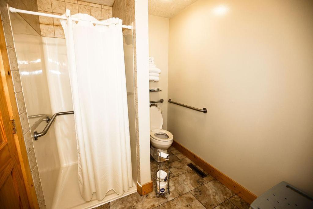 The Cabins At Pine Haven - Beckley Beaver Экстерьер фото