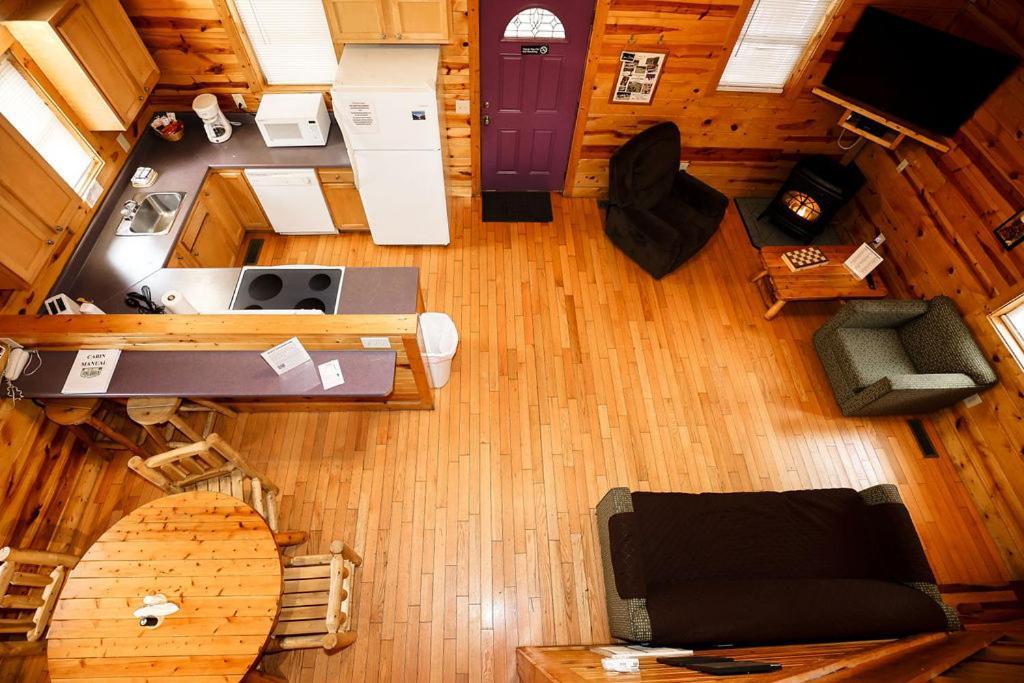 The Cabins At Pine Haven - Beckley Beaver Экстерьер фото